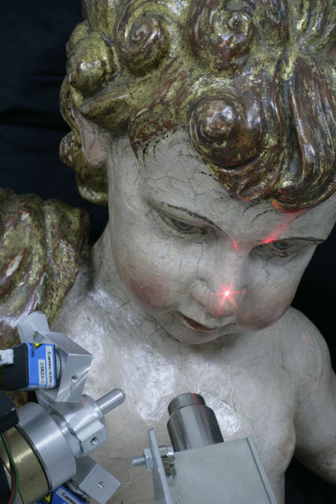 Análisis en fluorescencia de Rx de una escultura policromada