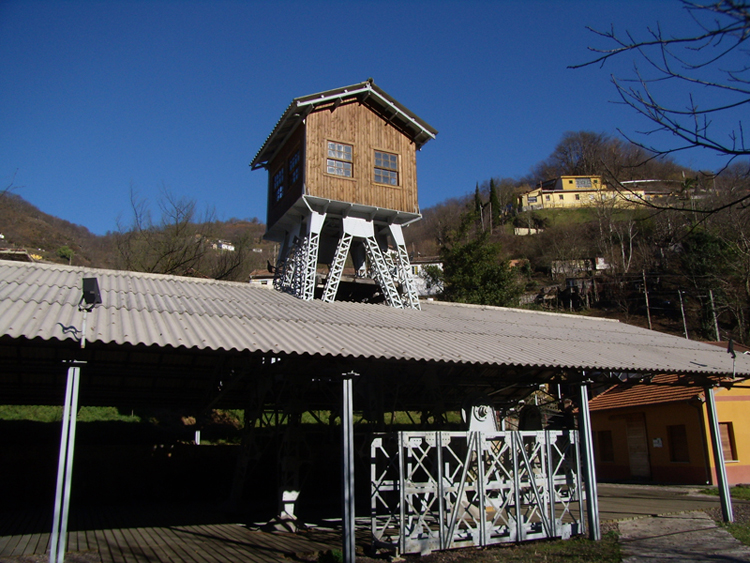 Castillete del Pozu Espinos. Turón, Mieres