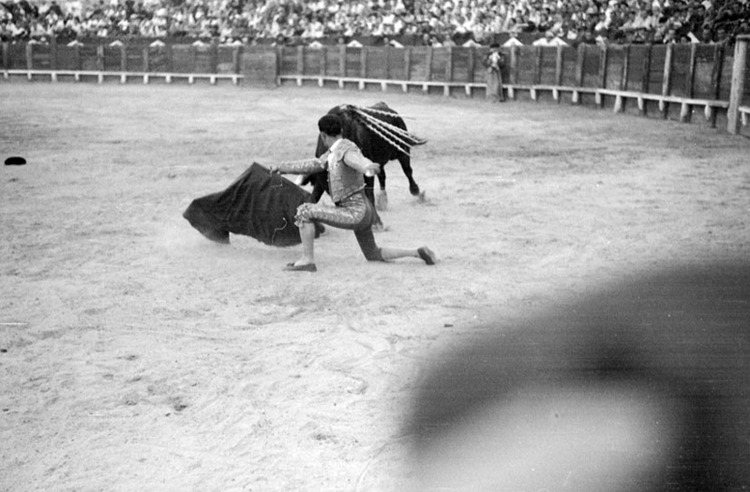 José Luis Vázquez, en la plaza de  Aranjuez. Verano 1939