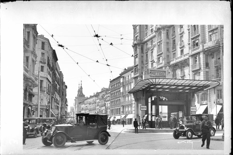 Madrid, Red de San Luis y calle de Montera, ca. 1930