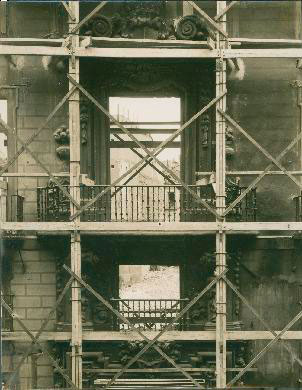 Detalle de los efectos bombardeos sobre el palacio del Marqués de Torrecillas, Calle Alcalá 9. Archivo Vaamonde. Fototeca del Patrimonio Histórico del IPCE