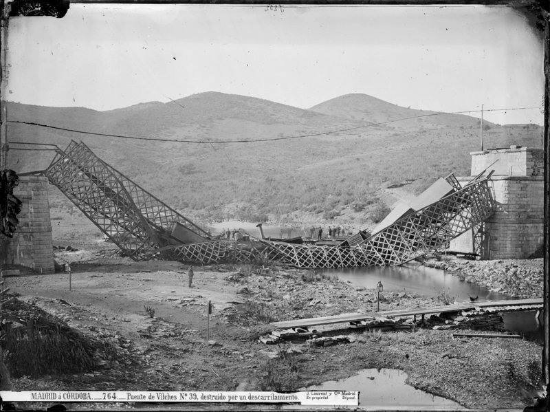 Puente nº39 en Vilches (Jaén) destruido por el descarrilamiento del ferrocarril que realizaba la línea Madrid-Córdoba, diciembre de 1874