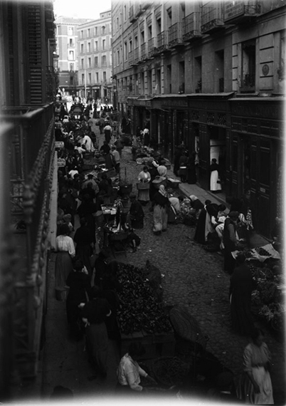 Escena de mercado en la calle de la Palma Alta (Madrid)