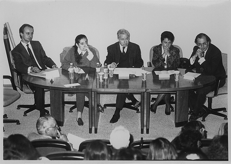 Conferencia en el salón de actos del IPCE en los años 80